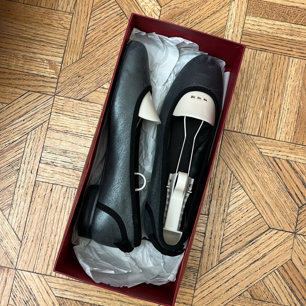 Salvatore ferragamo flats. Normal wear